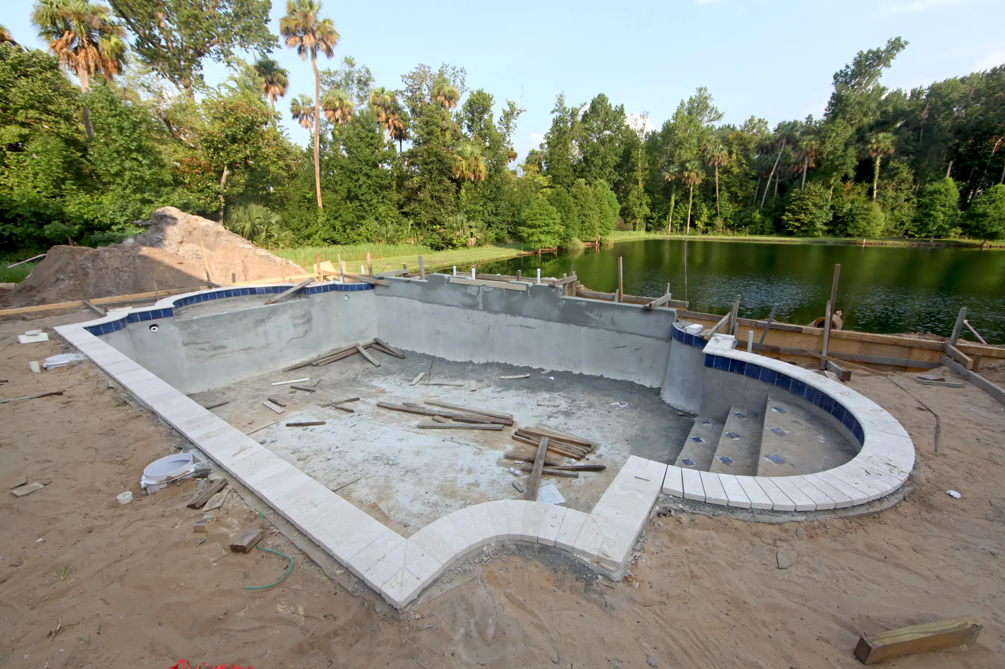 Illustrated swimming pool equipment and filtration components